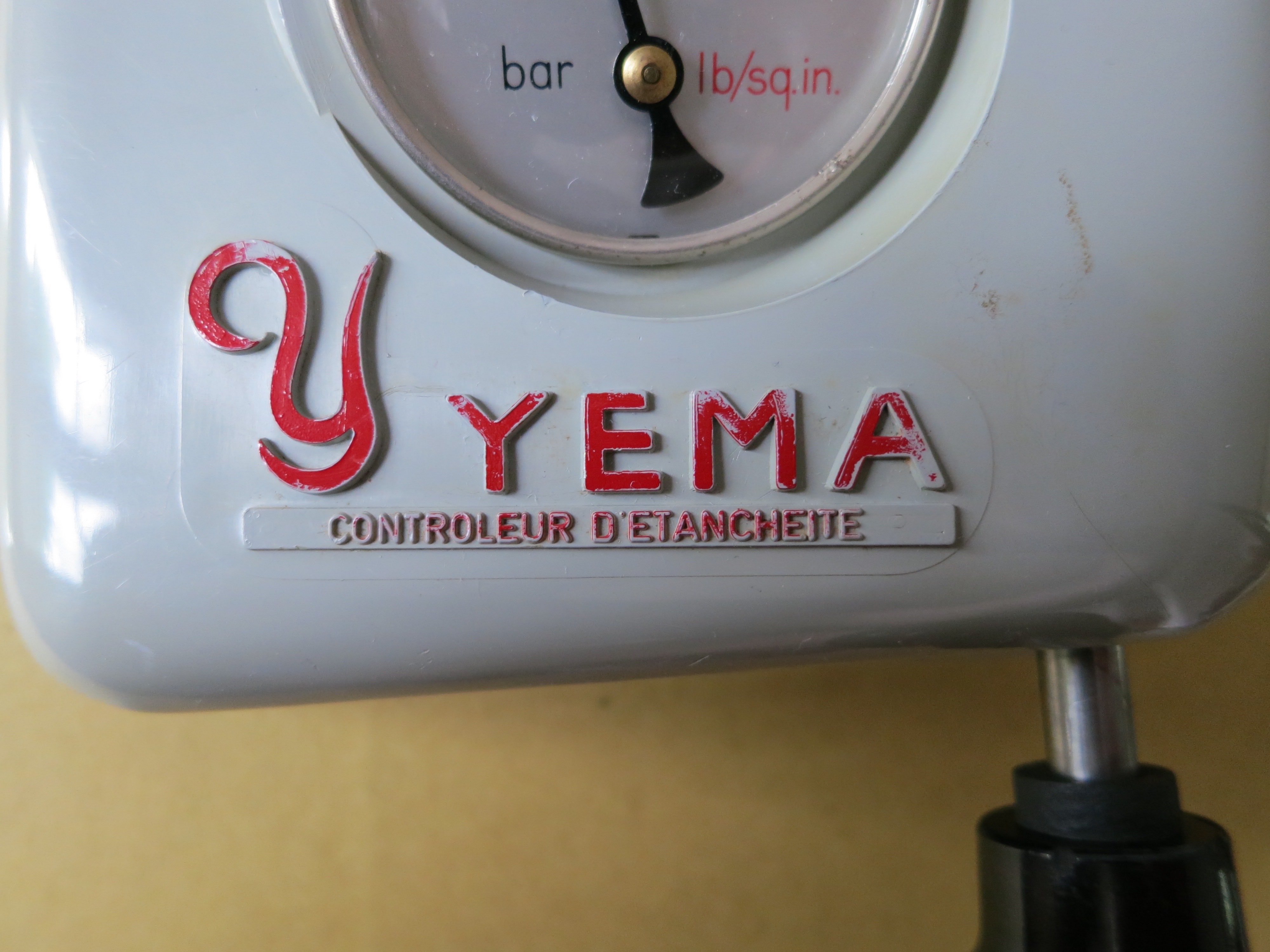 Le contrôleur d'étanchéité YEMA 04 A – LE CLUB YEMA